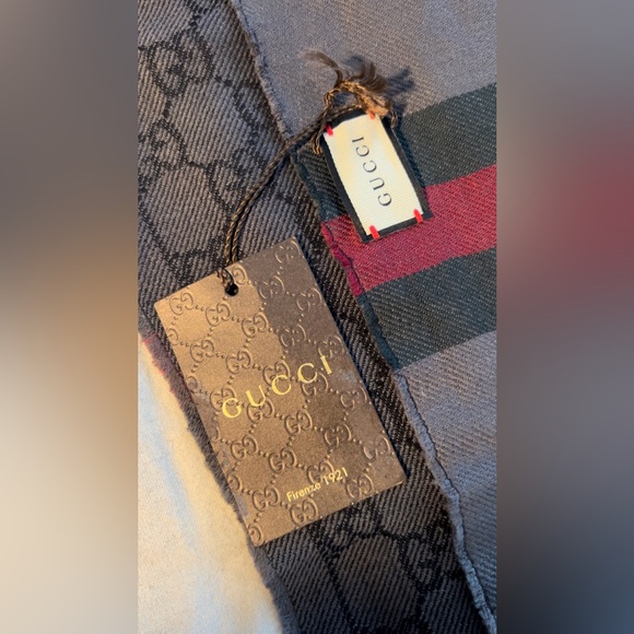 NWT Authentic Gucci Men’s Scarf 100% Wool  Gray / red/ green - Picture 2 of 6